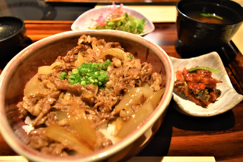 ▲松阪肉の切り落としを使った牛丼（¥1080）